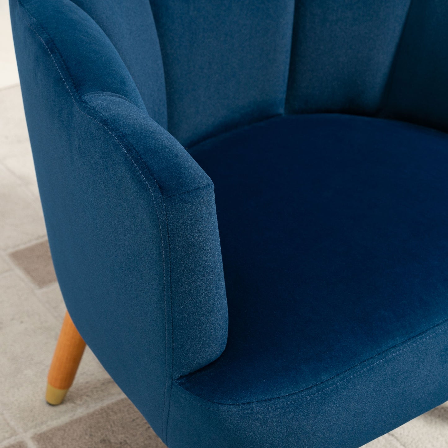 HOMCOM Modern Accent Chairs with Cushioned Seat, Upholstered Velvet Armchair for Bedroom, Living Room Chair with Arms and Wood Legs, Blue