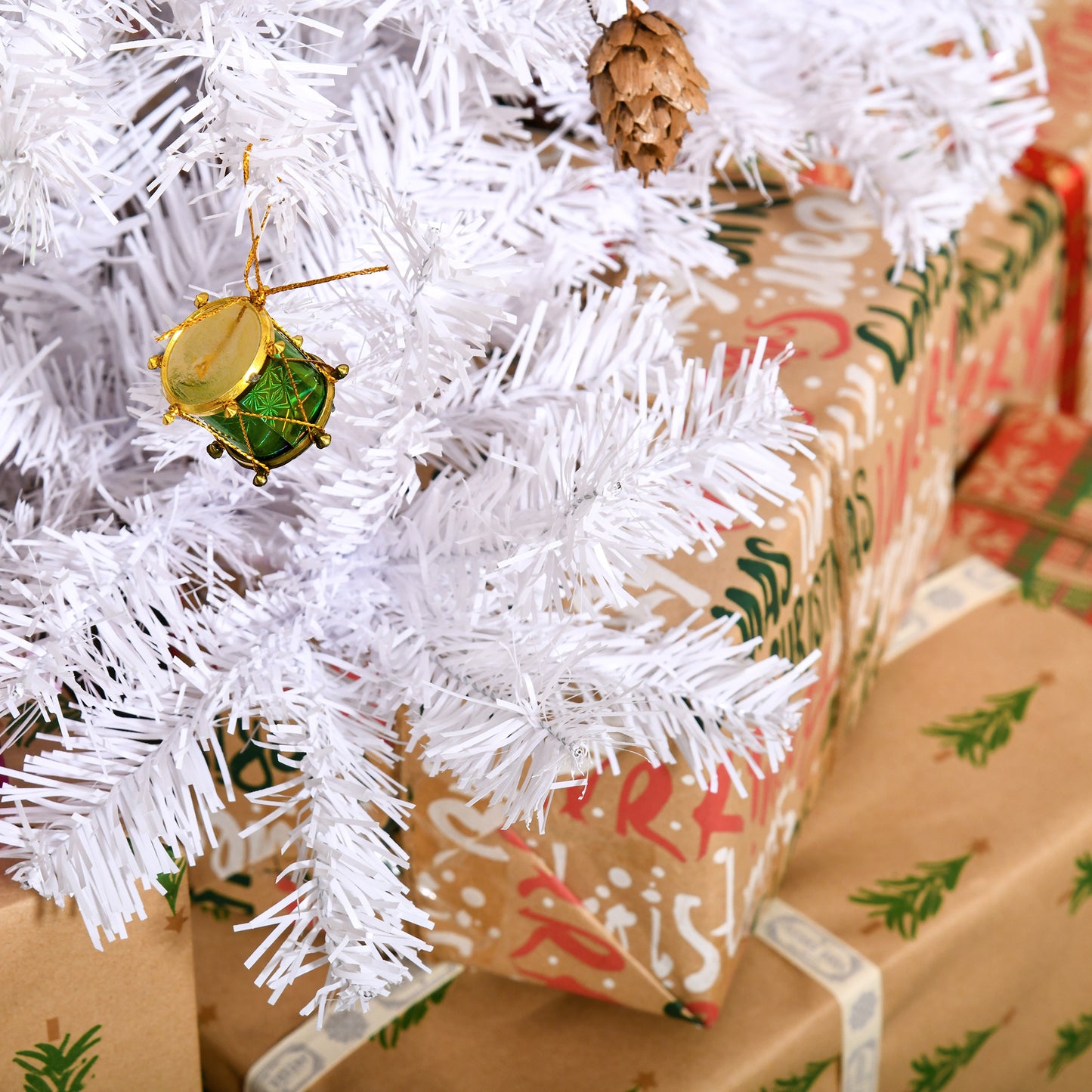 HOMCOM 5.9ft Artificial Christmas Tree Xmas Holidays Décor with Ornament White