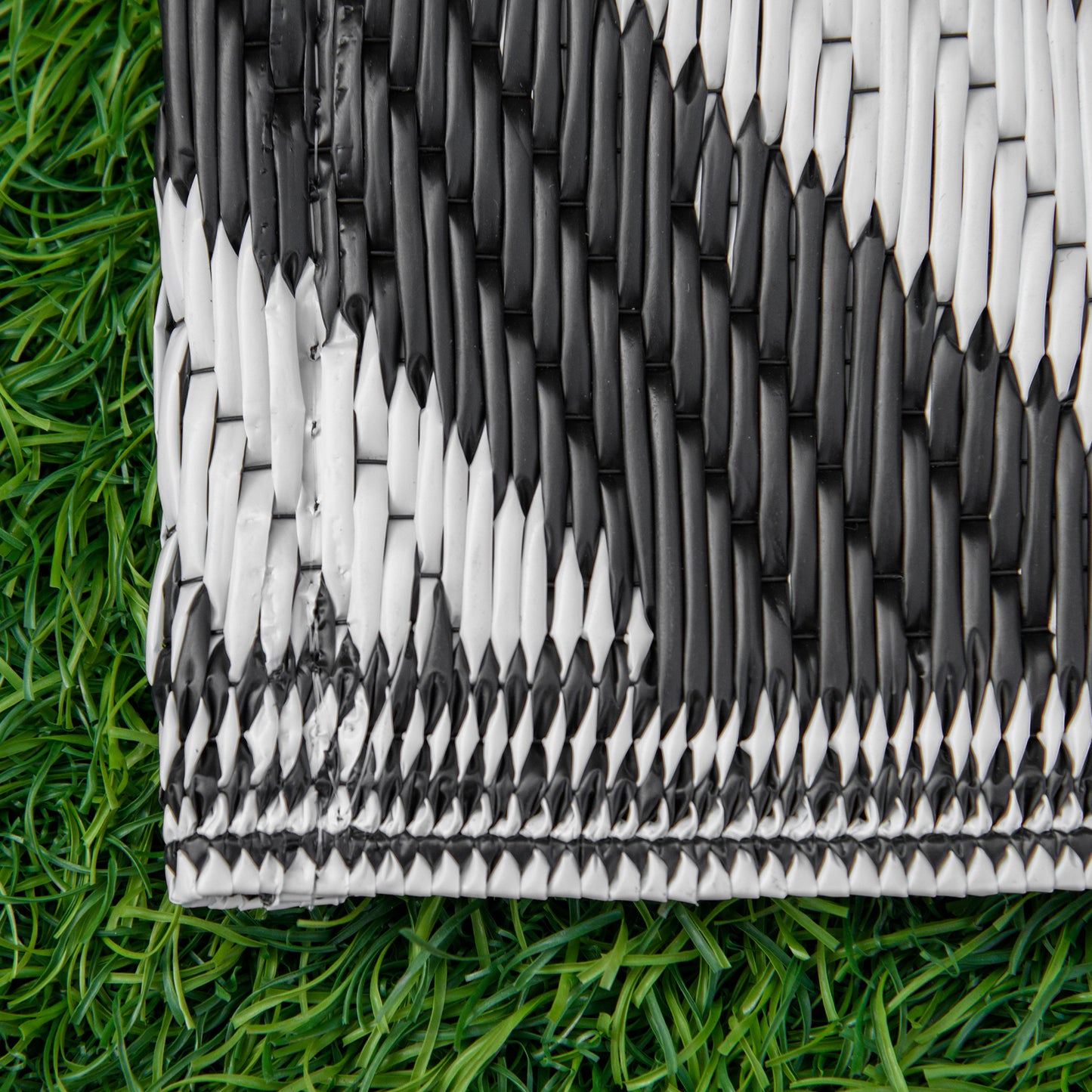 Outsunny Reversible Outdoor RV Rug, Patio Floor Mat, 5' x 8' Plastic Straw Rug for Backyard, Deck, Beach, Camping, Black & White