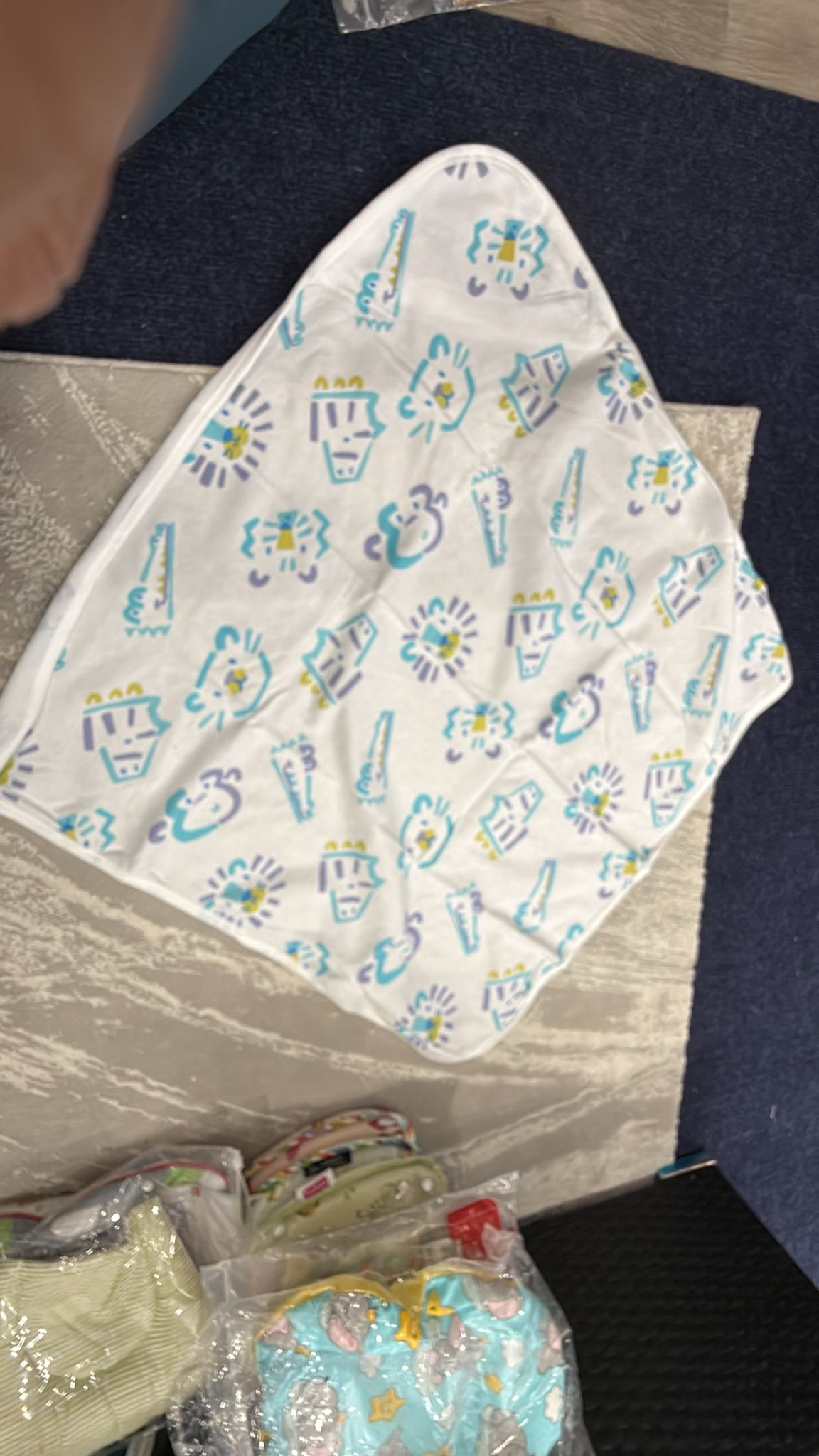 Aarniva Kids Hooded Bath Towel | Soft & Cozy | Animal & Fun Prints | Happy Lion Blue