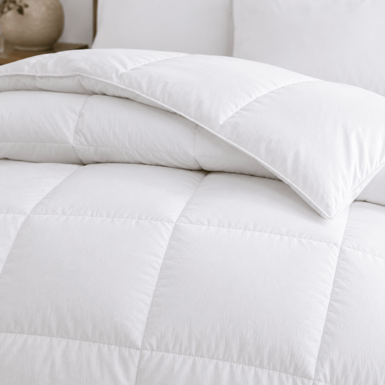 Aarniva Hotel Comforter in classic white, ultra-soft microfiber for luxury hotel comforter experience.